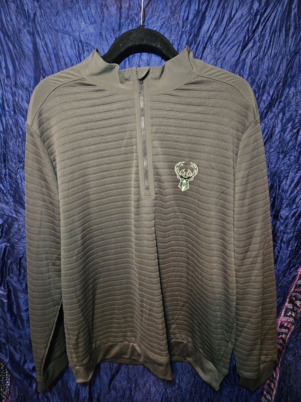 Antigua Women’s Milwaukee Bucks Basketball Logo Quarter-Zip Sweatshirt 2X XXL